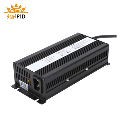 voiture hybride de chariot du chargeur 12V 36V 48V 60V 72V Li Ion Lead Acid For Golf de batterie au lithium de 24V Lifepo4